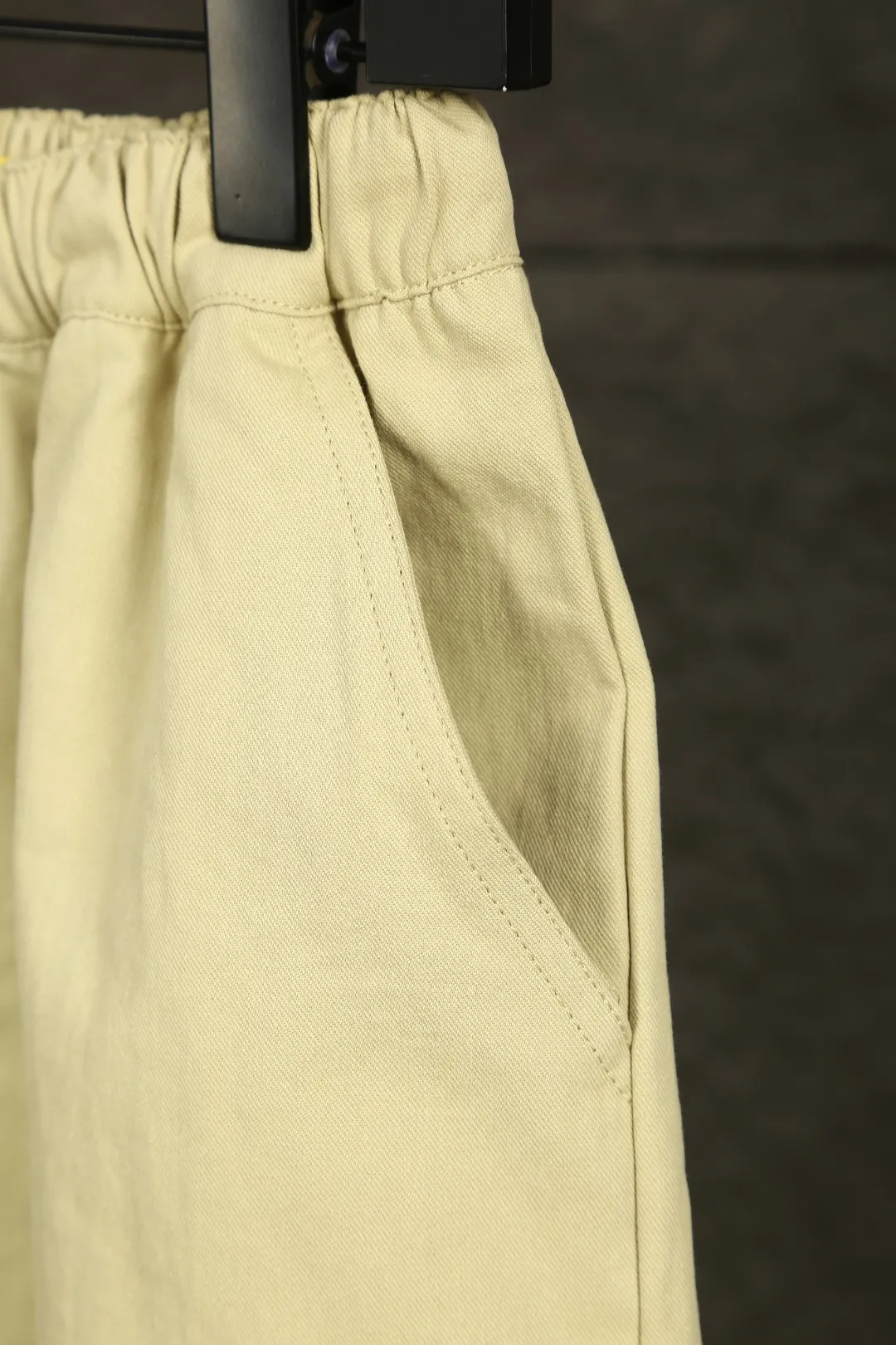 P146 Actual photo [Hot in summer] Style number: 25051# Color: Black/Navy/Khaki/Beige/Matte Pink Size: S to 100% restoration of workmanship, fake placket design with front waves, double stitched lines covering the independent waistband, 0.6 thread pressure for the whole garment ✅ - RL/women's classic drawstring cotton shorts, super long and wide-leg style, the upper body does not stick to the legs, breathable and cool, drawstring elastic waist, easy to wear and match, all shirts and short-sleeved suits are good-looking. If you like the lazy style, you must buy the refreshing commuting OOTD, practical and full, a must-have item for the summer wardrobe, clean and refreshing